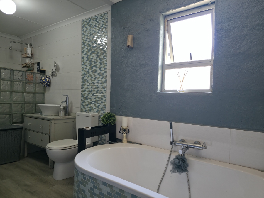 4 Bedroom Property for Sale in Aston Bay Eastern Cape
